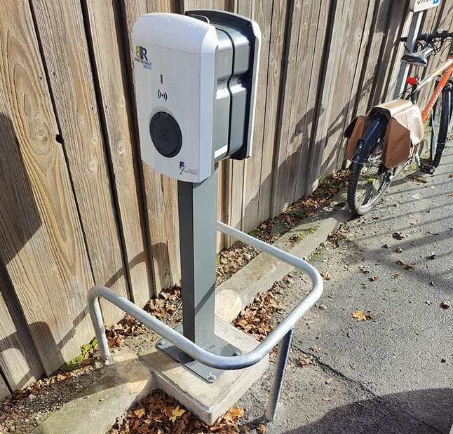 Installation borne de recharge électrique à Vanves pour voiture - Ecosphère Habitat